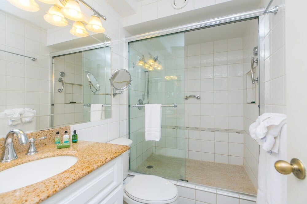 Фото Spacious Condos With Private Balcony at Discovery Bay - Free Wifi, Near Beaches!