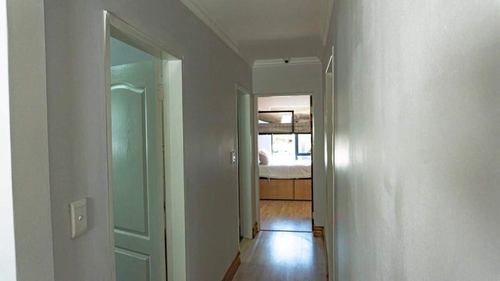 Фото Explorer Backpackers