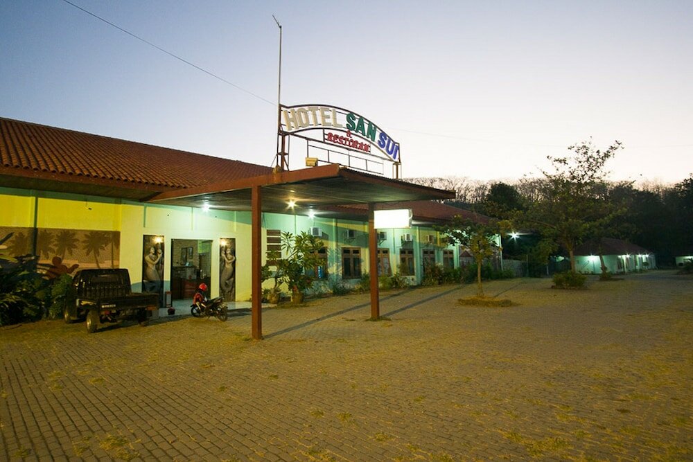 Фото RedDoorz Plus @ Jalan Raya Pasir Putih