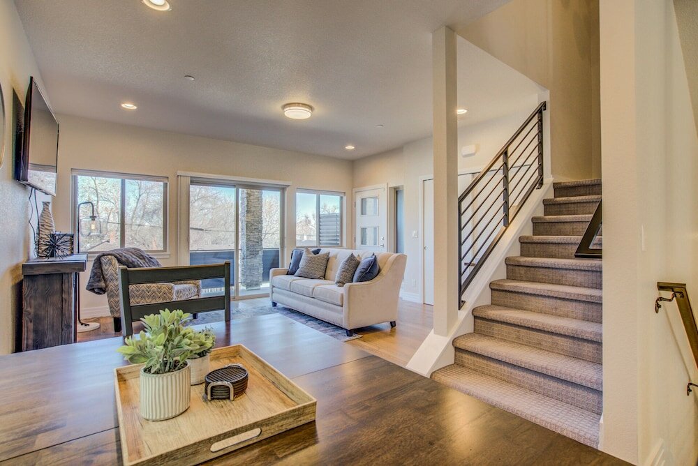 Фото Downtown Skyline Rooftop Patio Modern Townhome