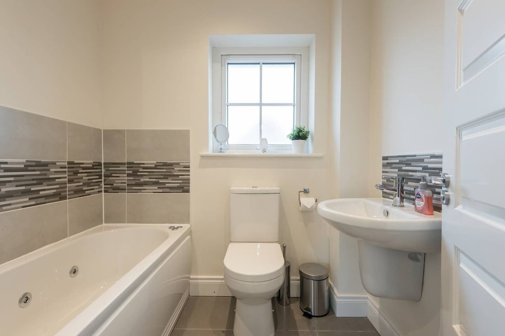 Фото Stylish & Modern 3 Bedroom Home