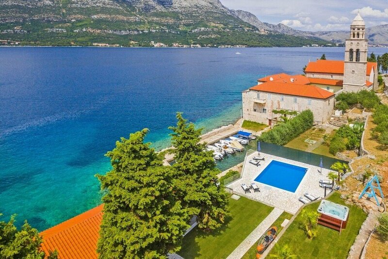 Гостиница Beachfront Villa Gabriela with Pool