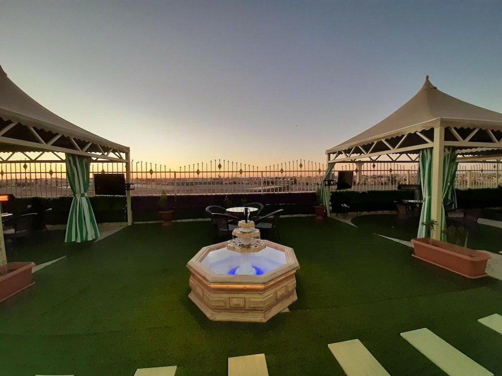 Фото Qasr Alshamal Hotel