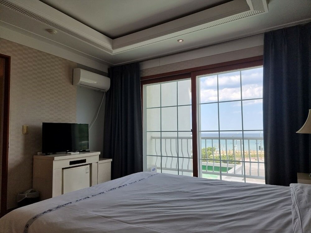 Фото Benikea Mountain and Sea Yangyang