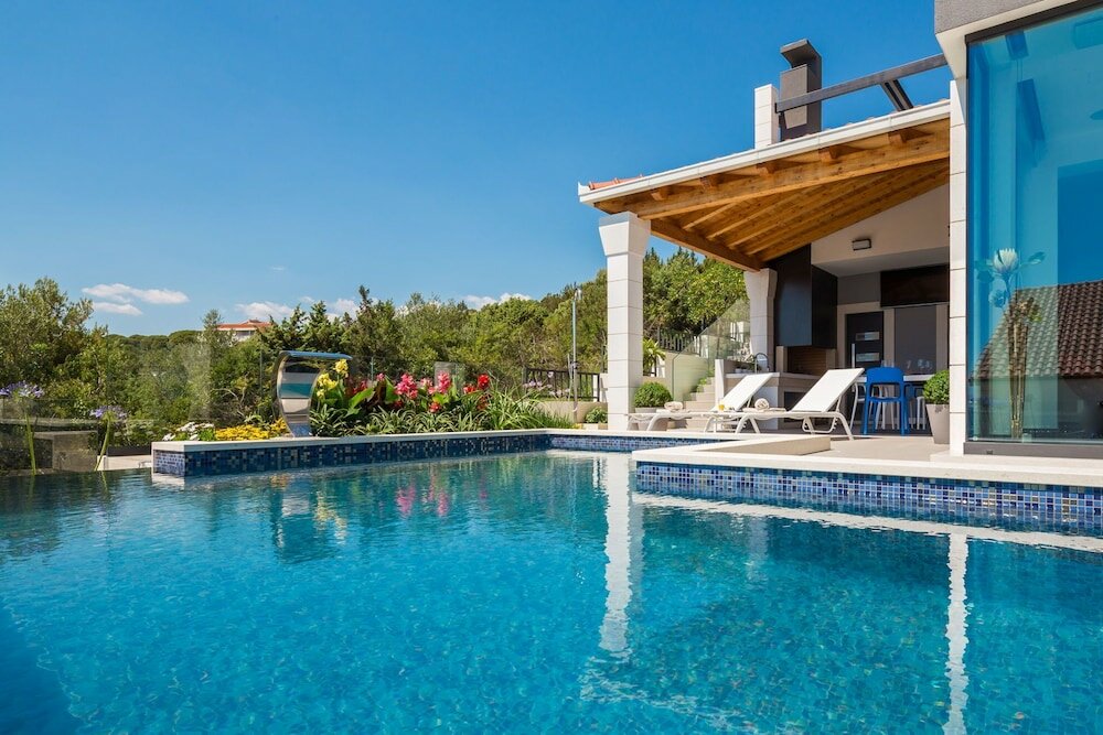 Фото Beachfront Villa Azzurro With Pool