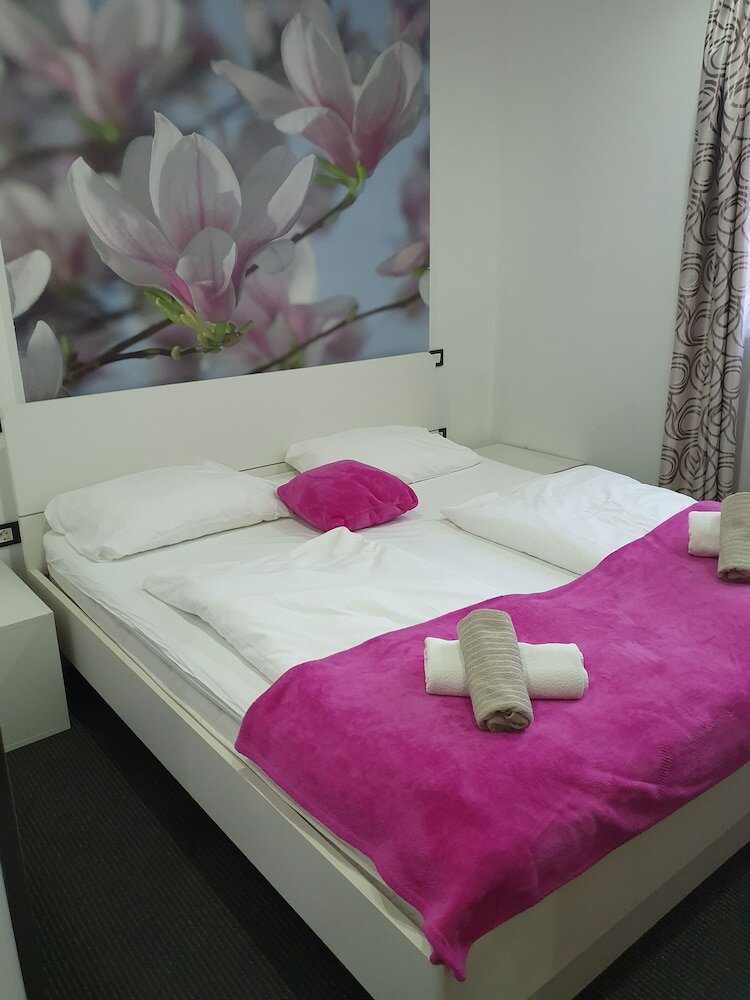 Фото Artorius Luwiana Suites