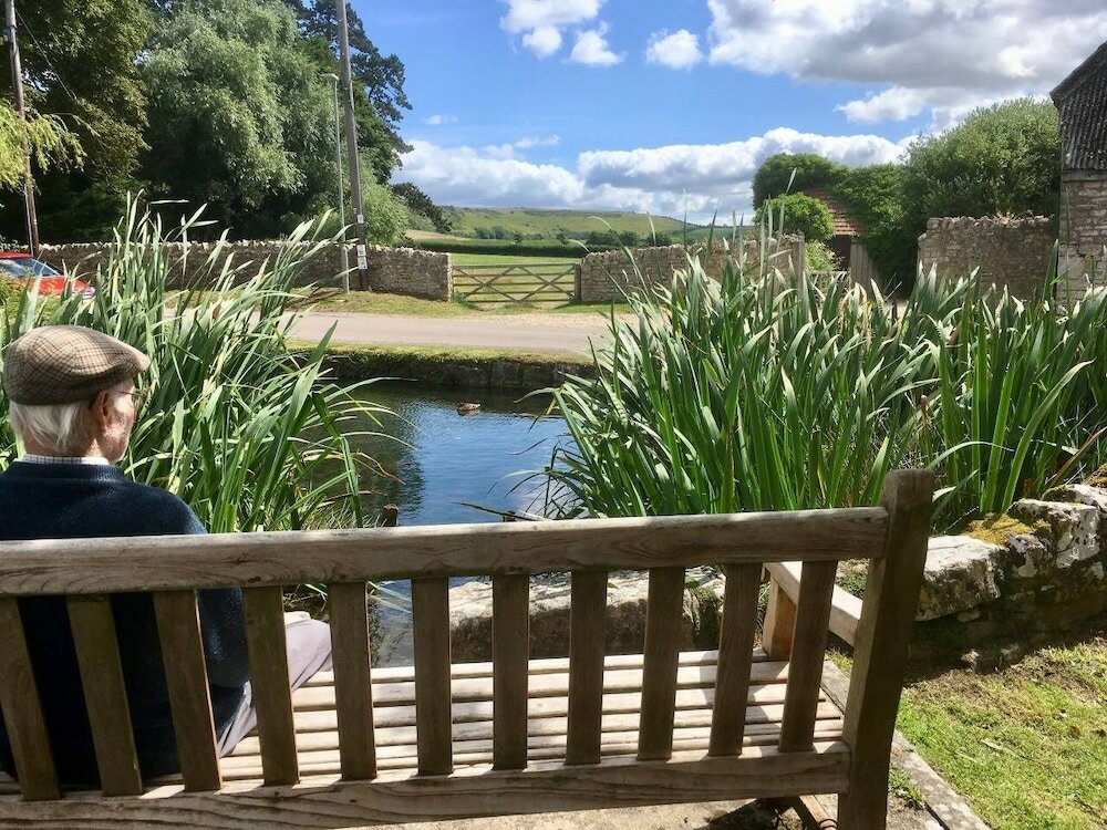 Фото Idyllic Riverside Cottage in Dorset