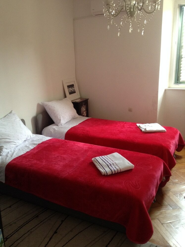 Фото Madona Top Center