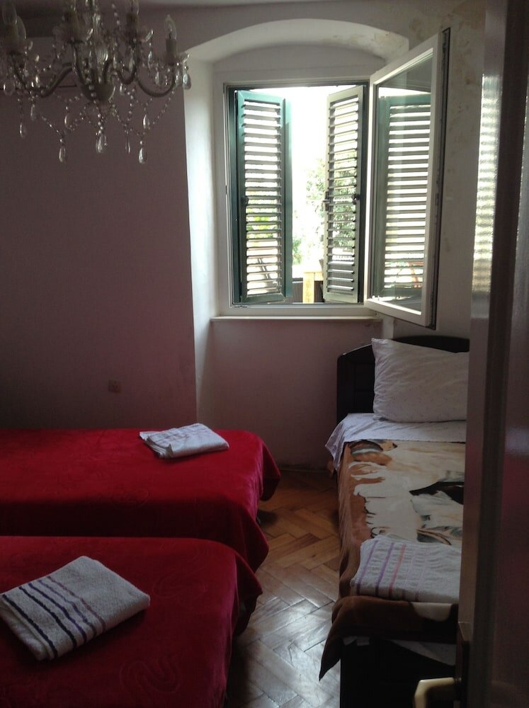 Фото Madona Top Center