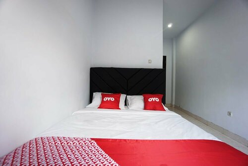 Гостиница Oyo 2566 Putri Kesia Rooms в Манадо
