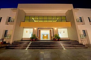 Гостиница Hotel President Banquet & Lawns