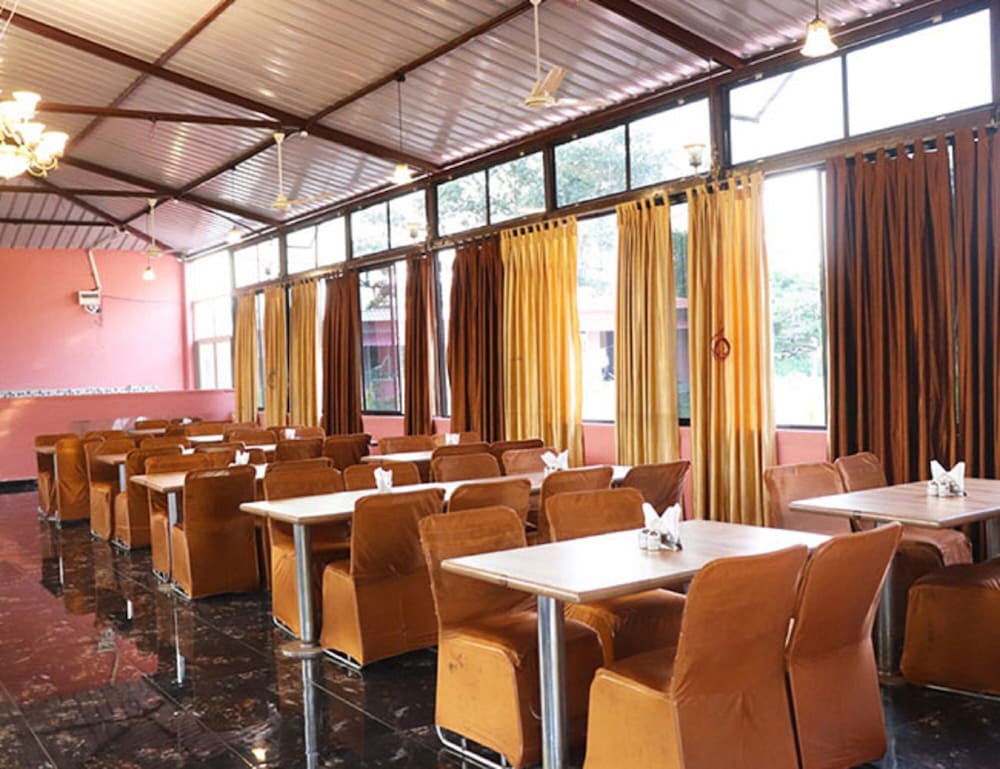 Фото Hotel Mandavgarh Residency