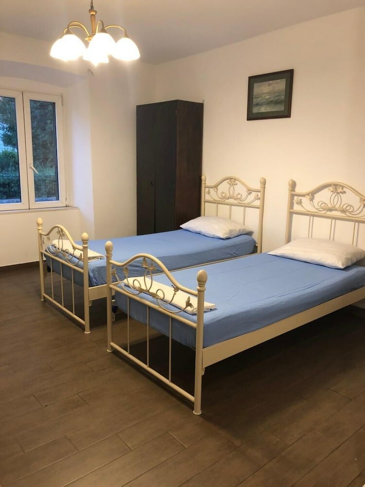 Фото Rooms Garden - Hostel