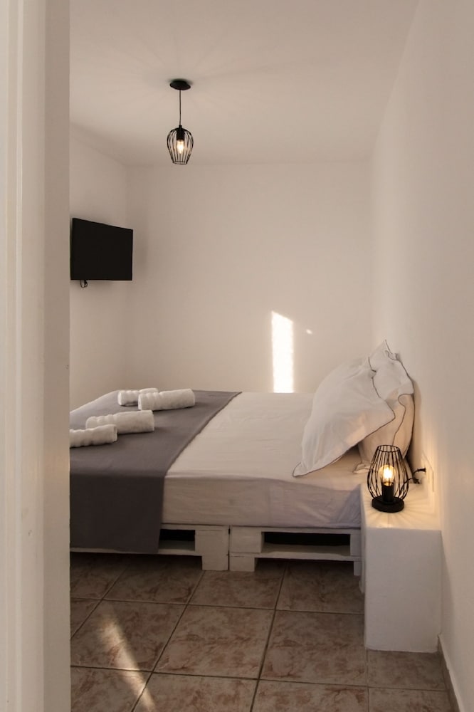 Фото Perigiali Rooms & Apartments Folegandros