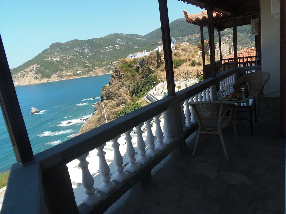 Фото Studios Milos Skopelos