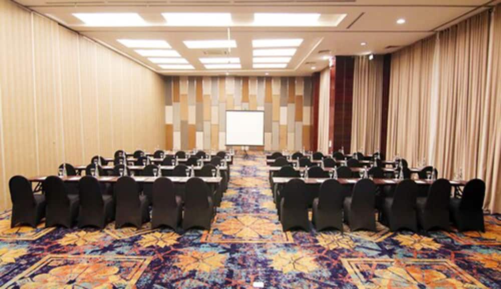 Фото The Arista Hotel