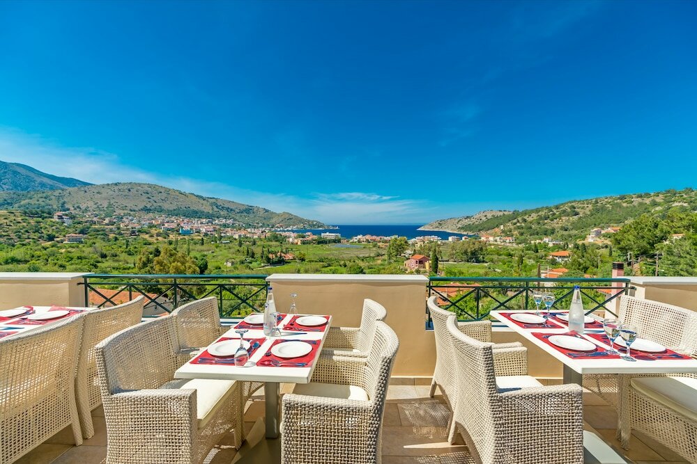 Фото Ai Yannis Suites and Apartments Hotel