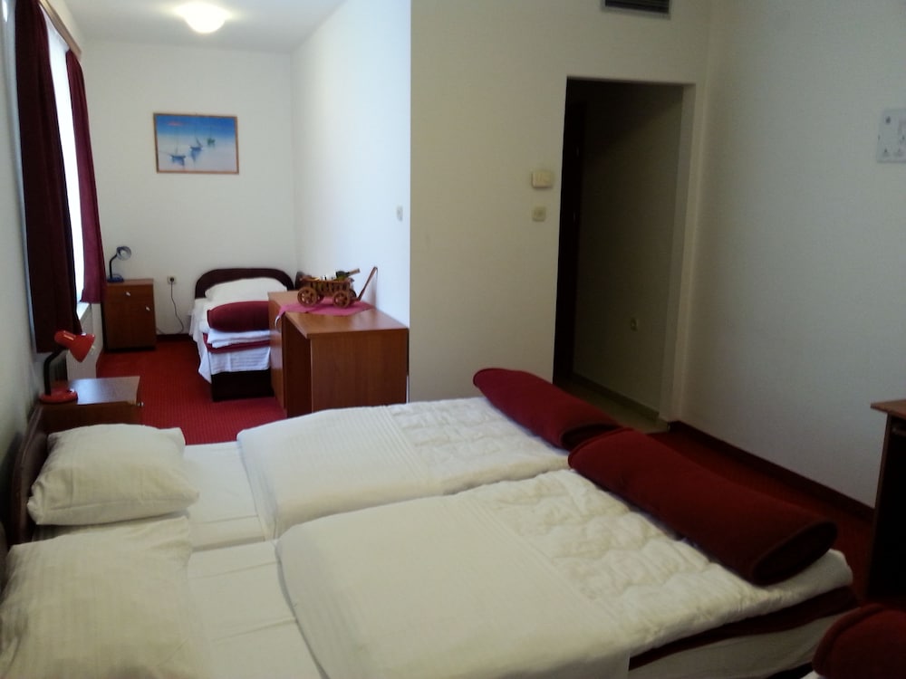 Фото Hotel Mirni Kutak