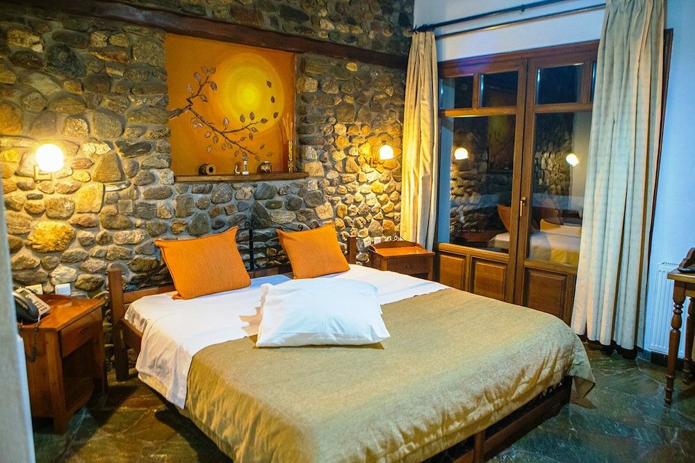 Фото Oikoperiigitis Hotel