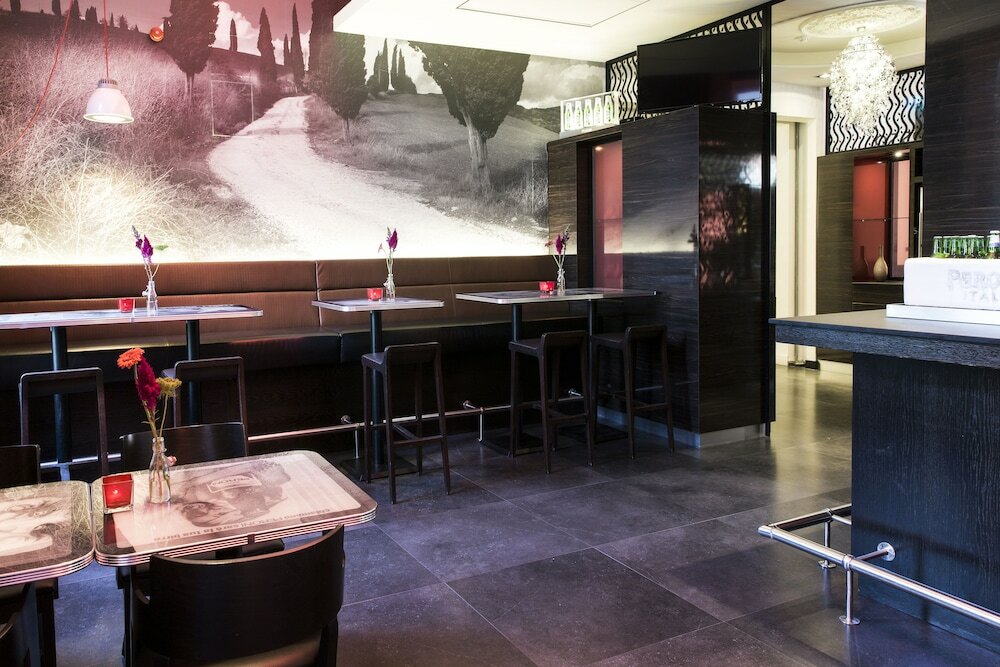 Фото The Manor Amsterdam