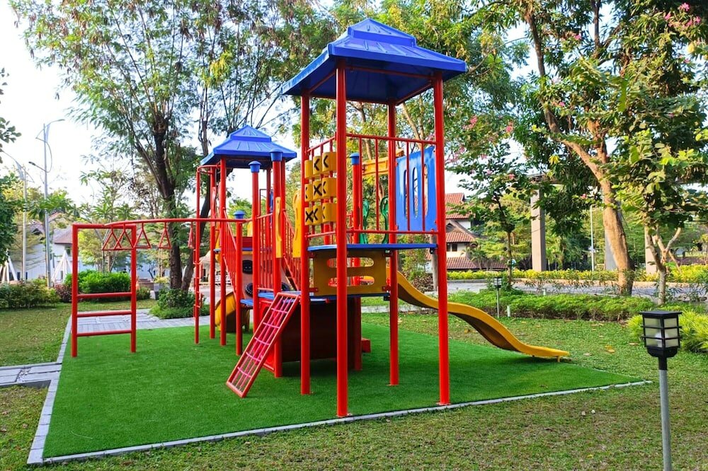 Фото Whiz Residence Darmo Harapan Surabaya