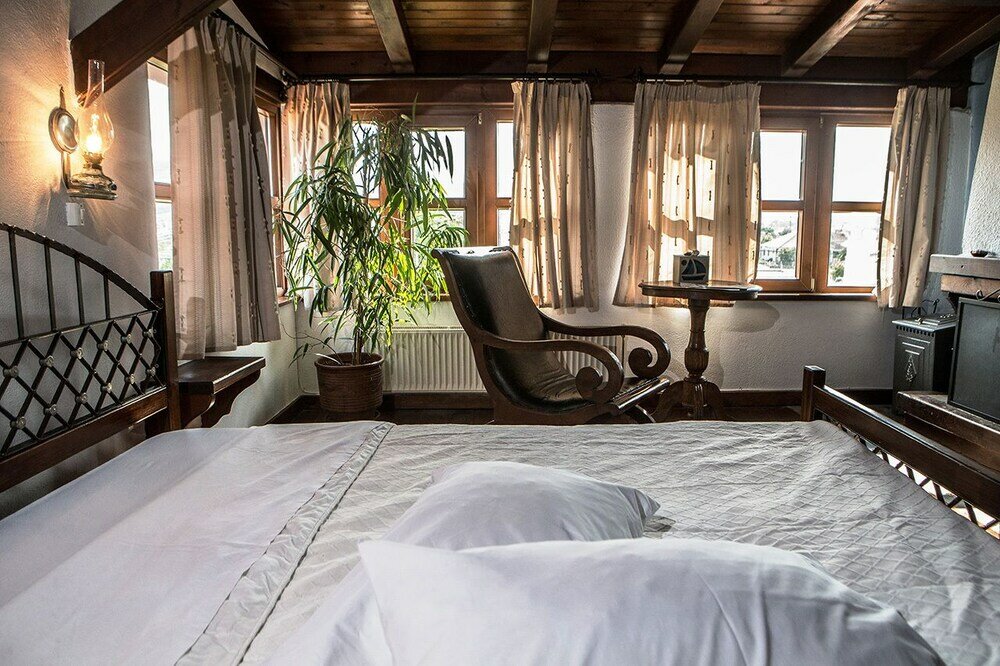 Фото Oikoperiigitis Hotel