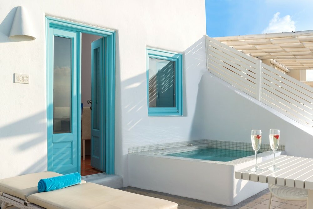 Фото White Santorini