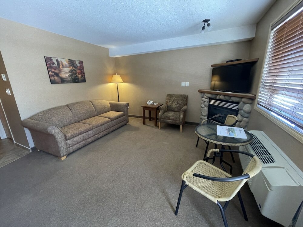 Фото Elkwater Lake Lodge