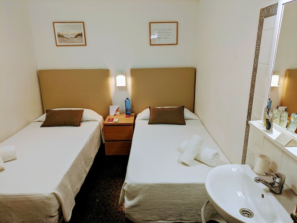 Фото Hostal Alogar