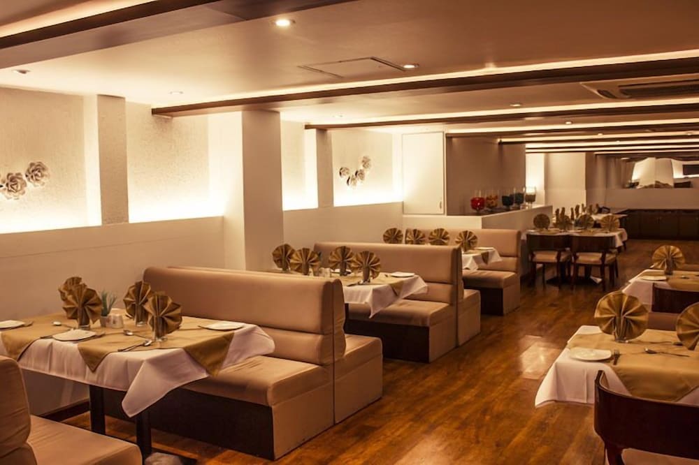 Фото Fabhotel Ambience Executive