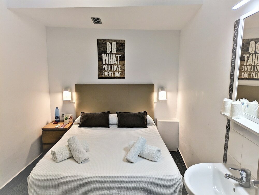 Фото Hostal Alogar