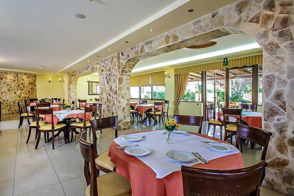 Фото Adelais Hotel