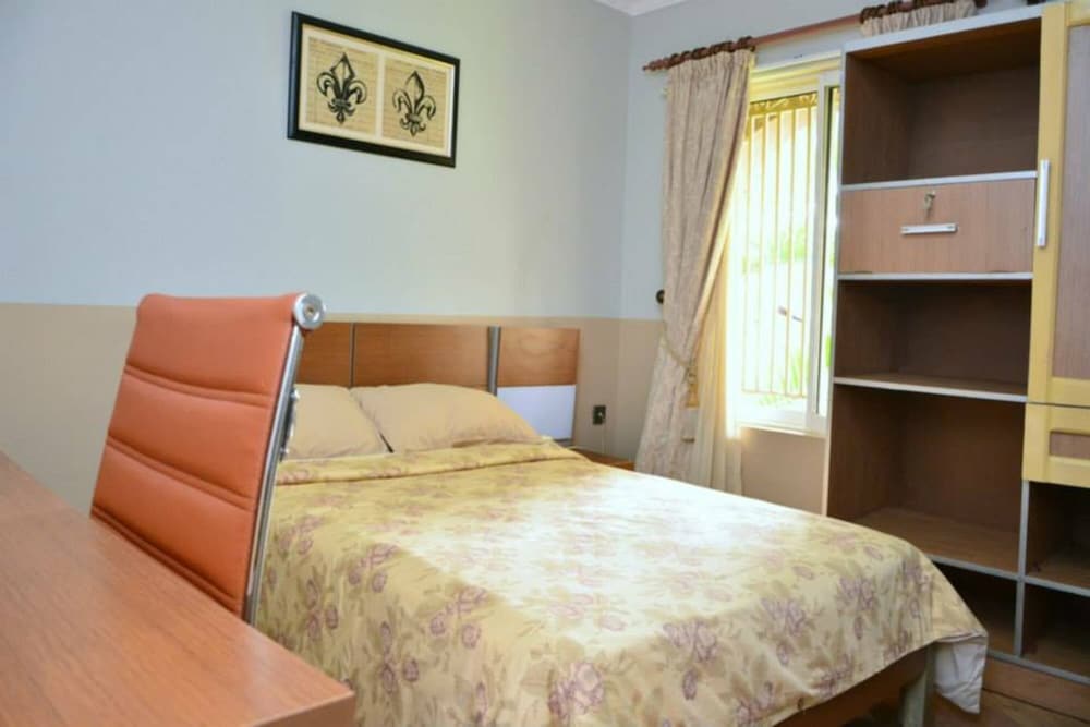 Фото Quiet Pools Inn and Residence