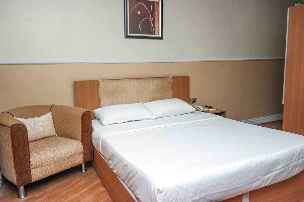 Фото Quiet Pools Inn and Residence