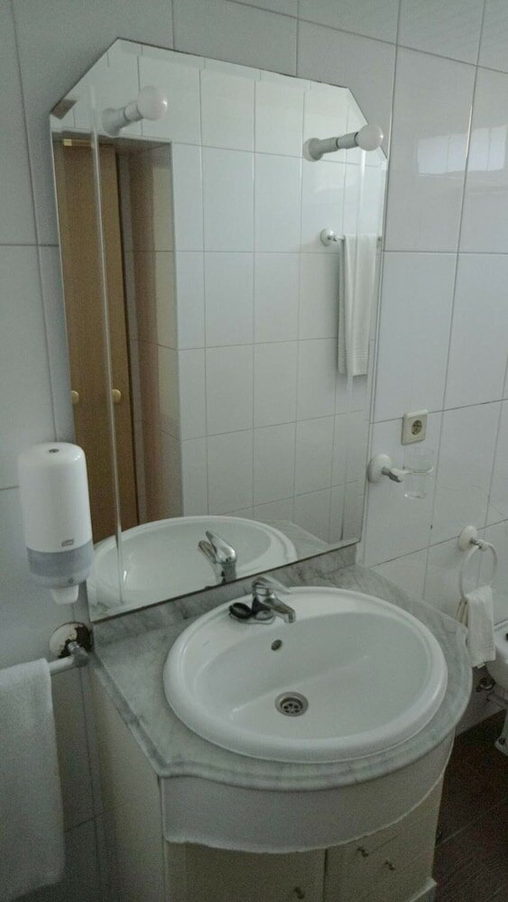 Фото Hotel Residencial Portucalense