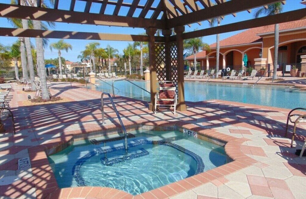 Фото Spacious At The Bellavida Resort 220 6 Bedroom Home