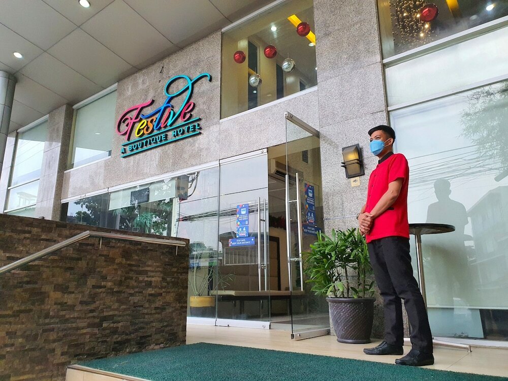 Фото Festive Hotel