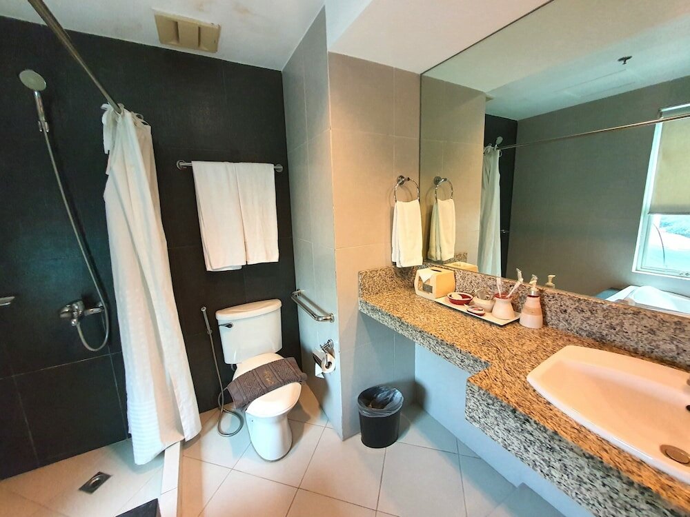 Фото Festive Hotel