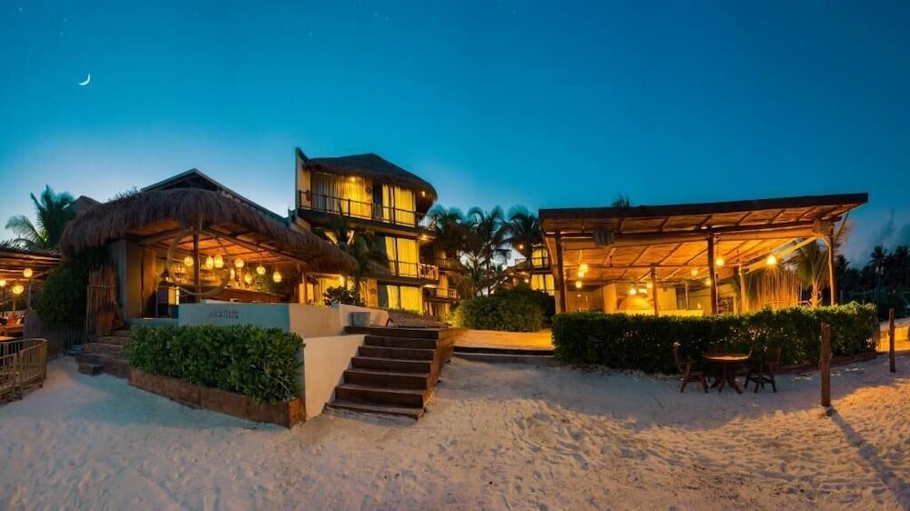 Фото отеля 1