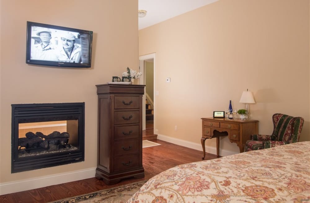 Фото Caldwell House Bed & Breakfast