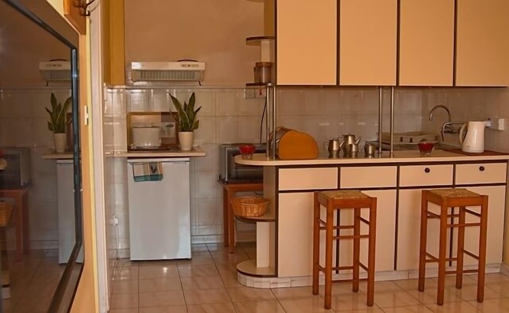 Фото Pigeon Beach Hotel Apartments