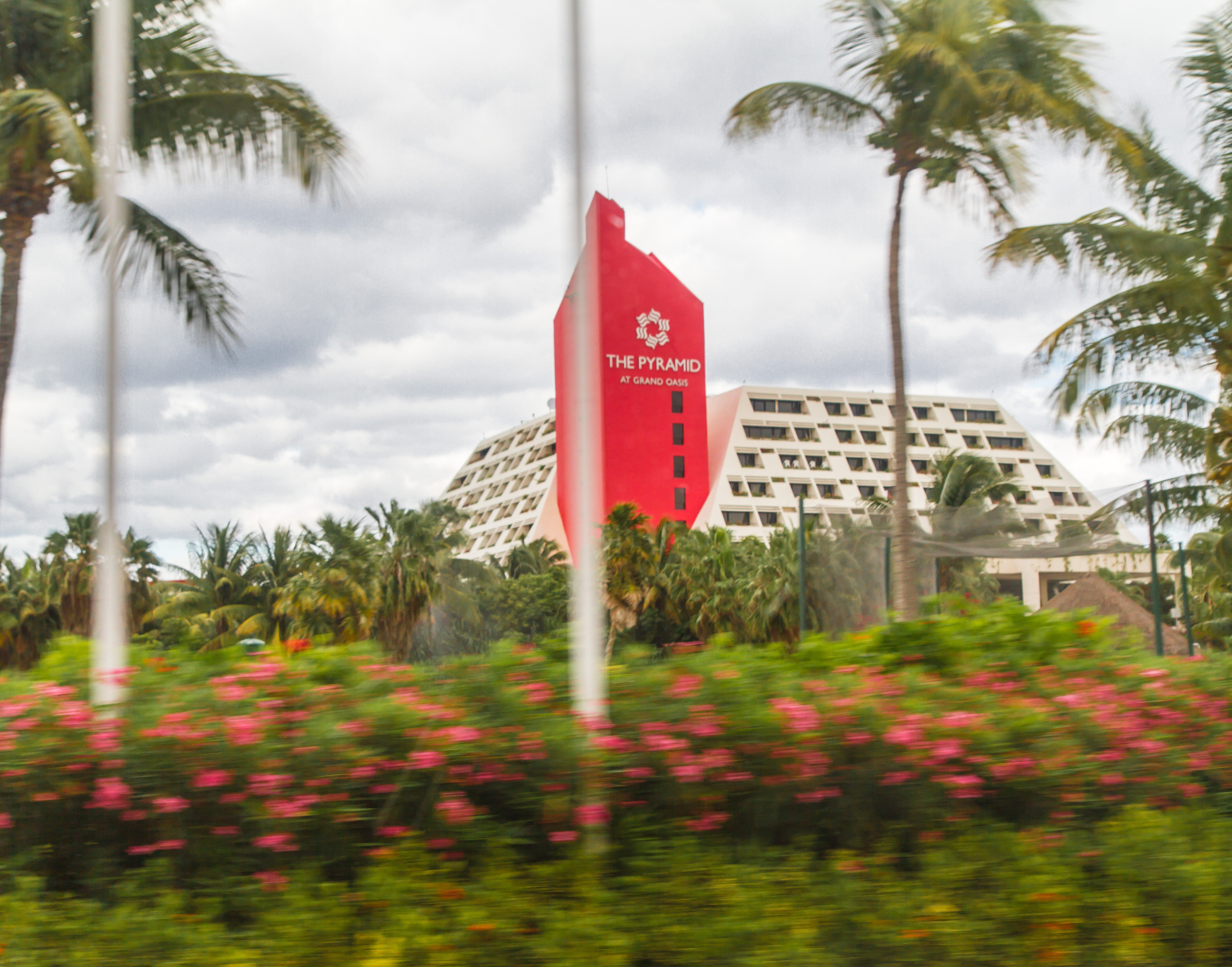 Фото The Pyramid Cancun by Oasis