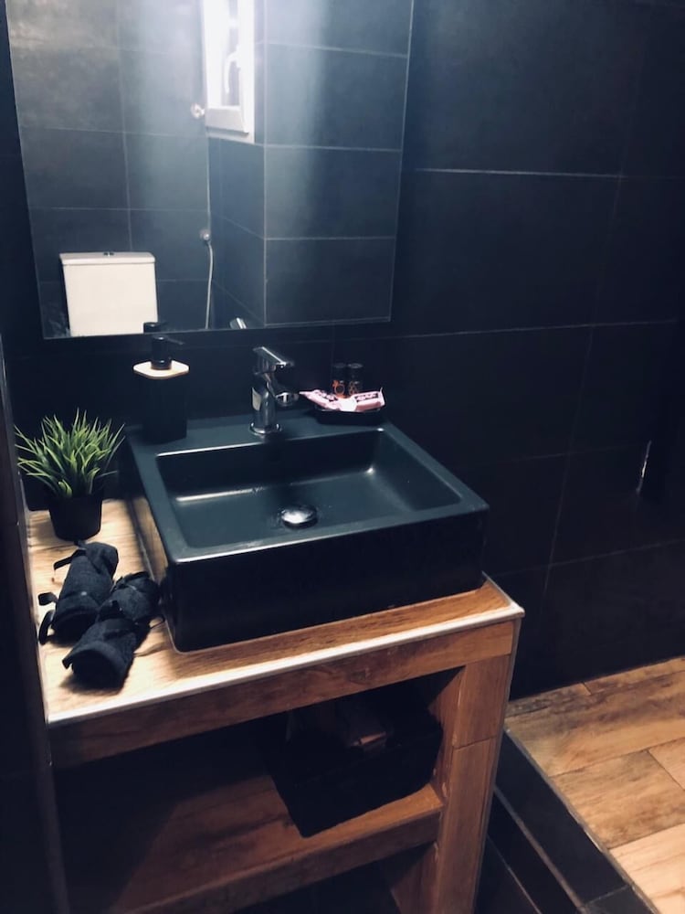 Фото Home Plus Psirri Apartment