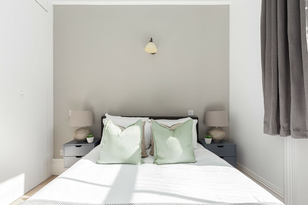 Фото The Kensington Apartments