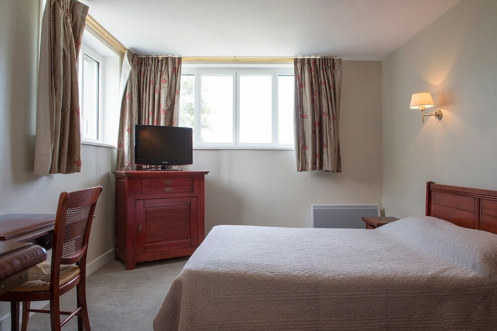 Фото Clos de Vallombreuse, The Originals Relais