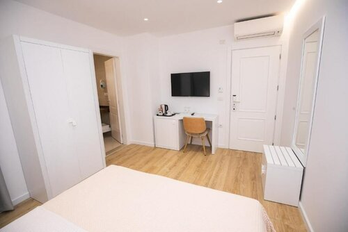 Гостиница Hotel Elior в Области Тирана