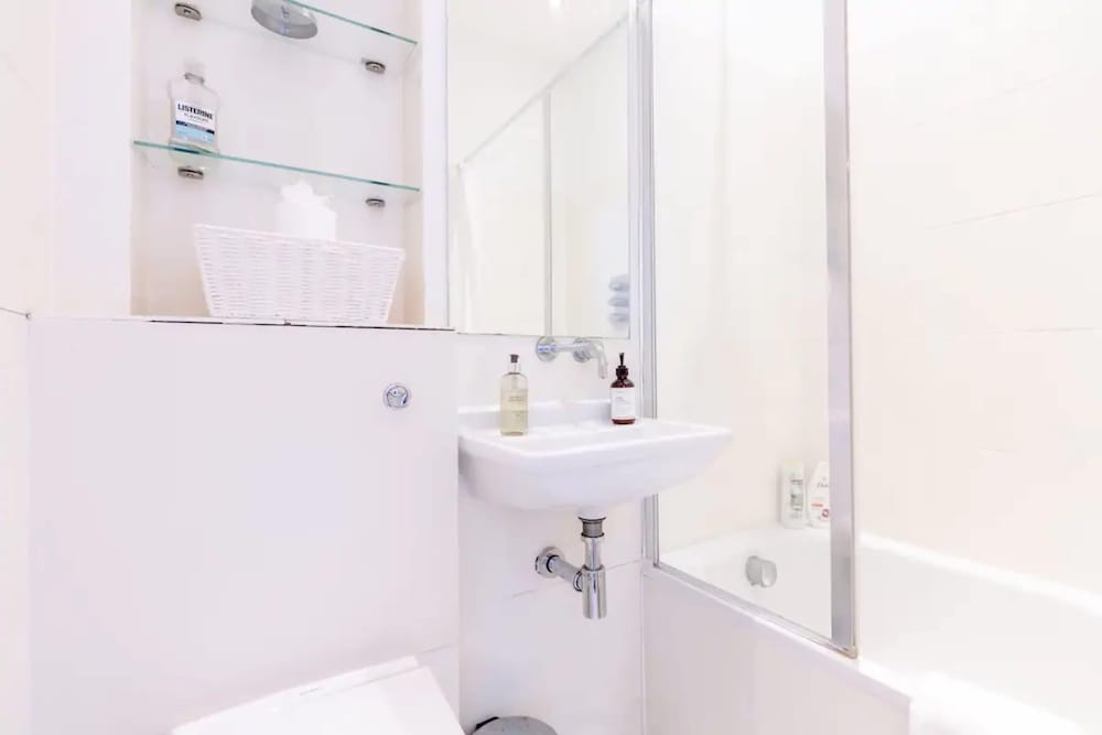 Фото Contemporary 1 Bedroom Apartment in Heart of Shepherds Bush