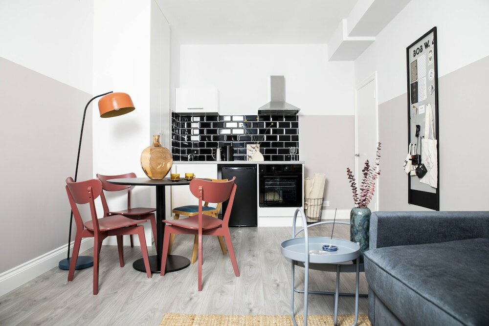 Фото Bob W Commercial House