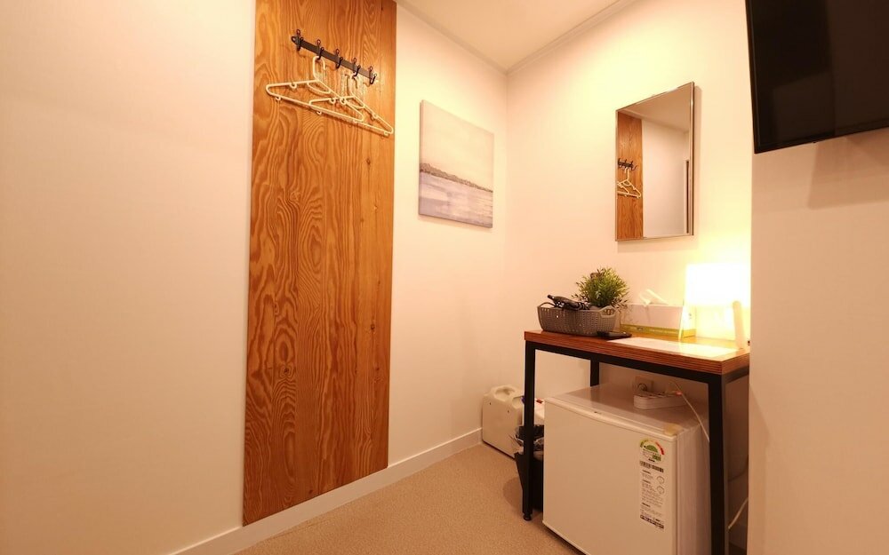 Фото Oyo Hostel Myeongdong 3