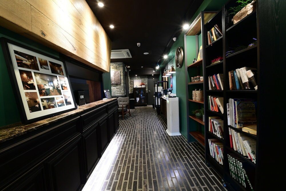 Фото Brown Dot Daeyeon